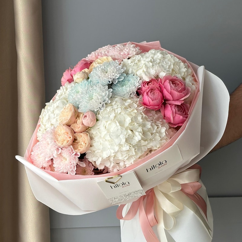 Ortanca, Krizantem ve Saray Gülleri – Pastel Zarafet