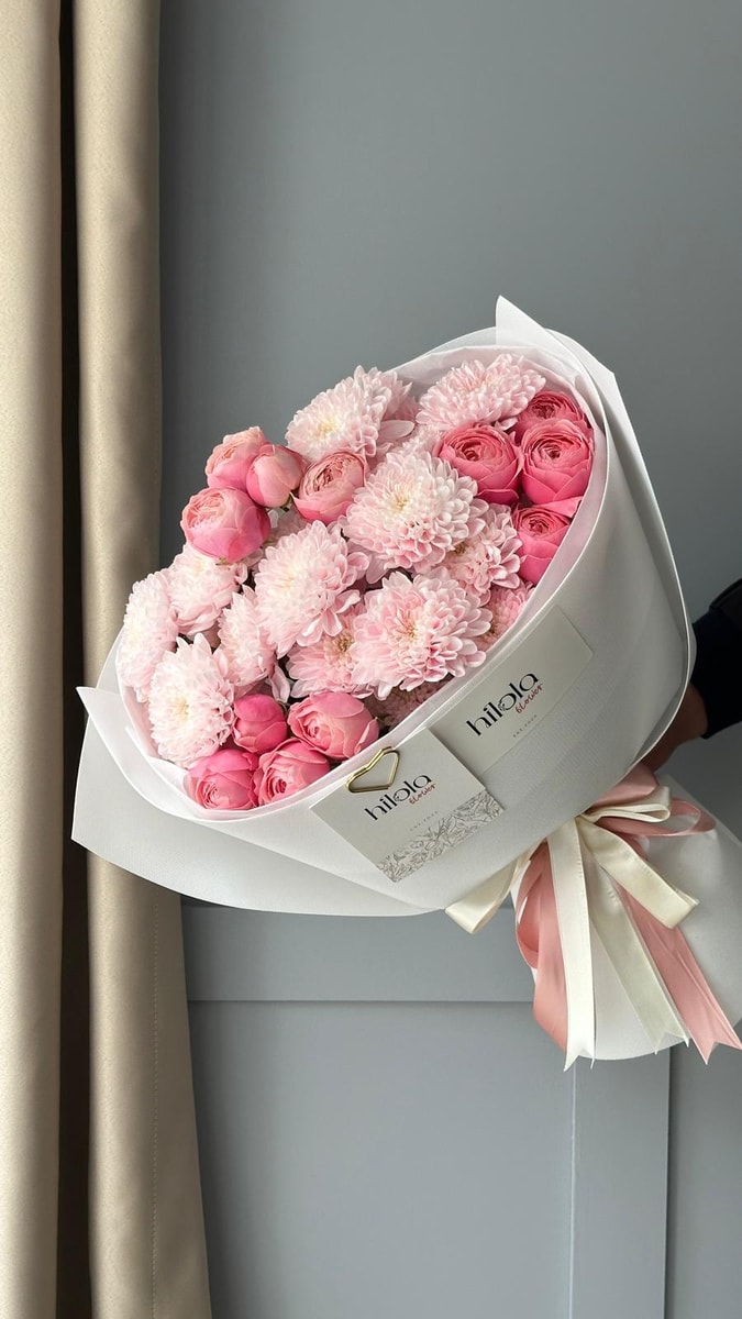 Silva Pink Saray Gülleri & Altaj Krizantemler – Pure Elegance