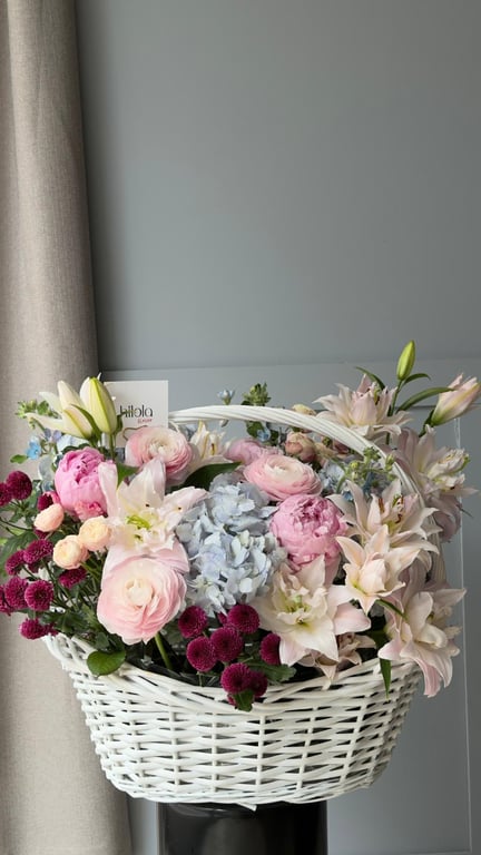 Pembe Ortanca ve Gül Sepeti – Zarif Armoni