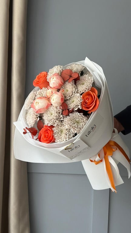 Ekvador Gülleri & Altaj Krizantemler – Amber Elegance