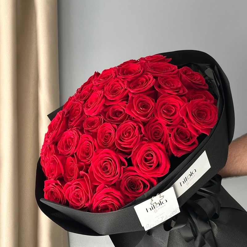 50 Ekvador Gülü – Kırmızı Tutku