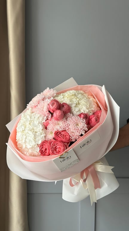 Ortanca, Ranunculus ve Krizantem – Saf Büyü