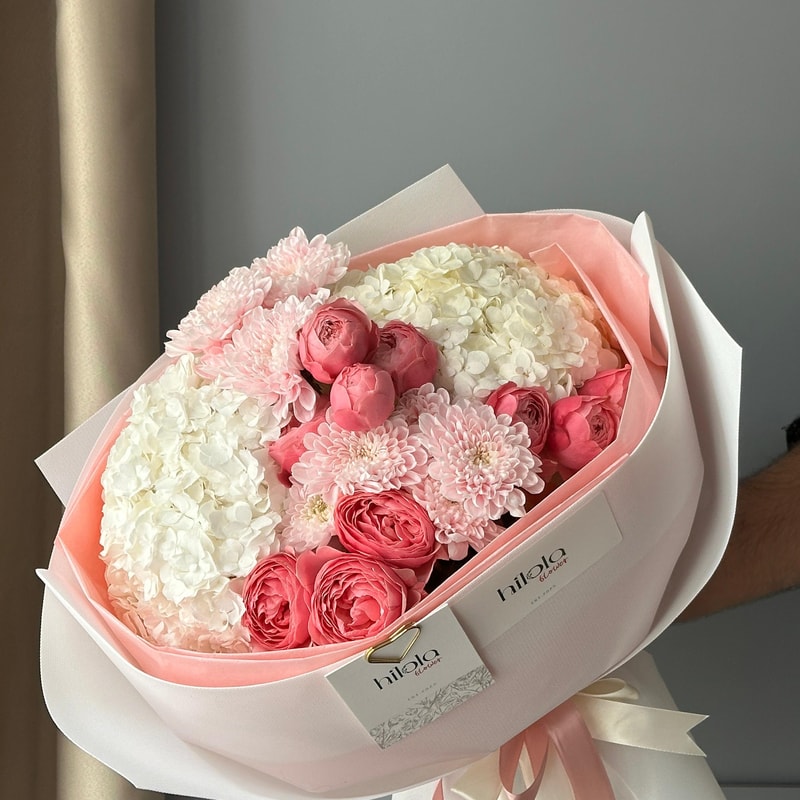 Ortanca, Ranunculus ve Krizantem – Saf Büyü