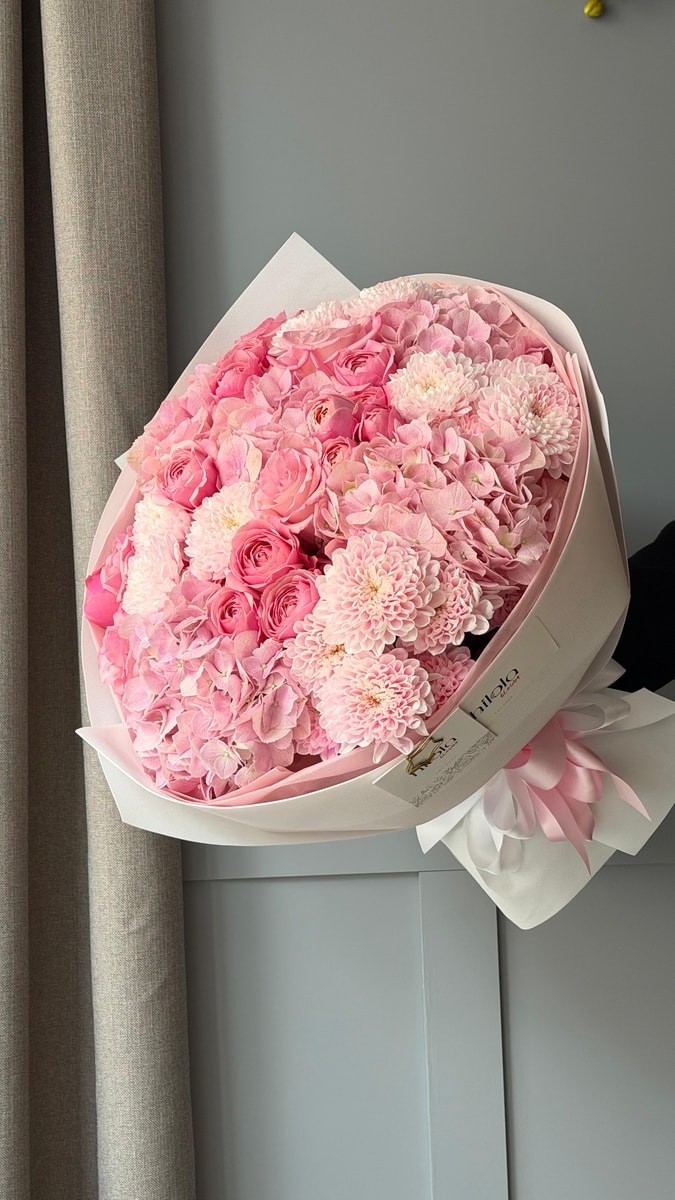 Pembe Ortanca, Güller ve Altaj Krizantem – Pink Rêverie