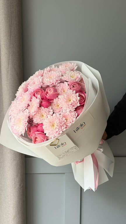 Silva Pink Saray Gülleri & Altaj Krizantemler – Pure Elegance