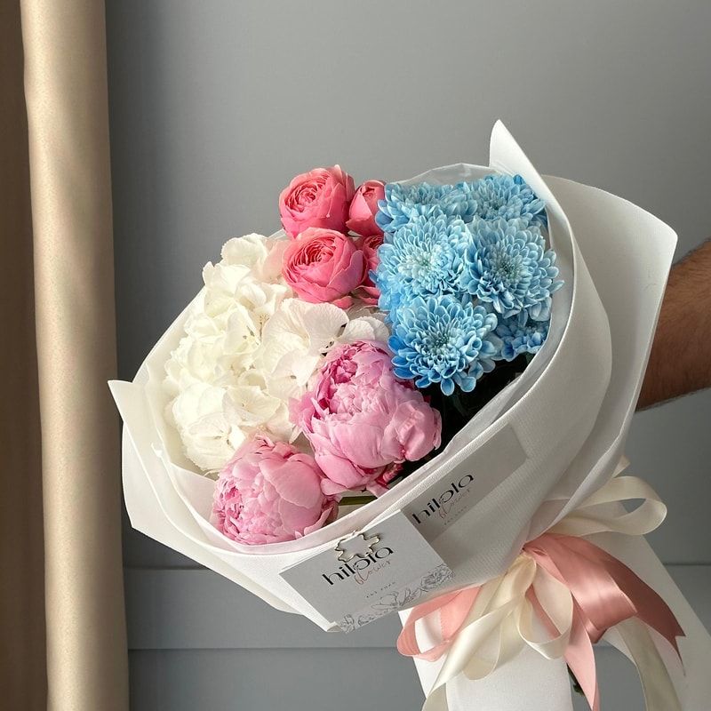 Deniz Esintisi – Şakayık, Gül ve Mavi Krizantem Armonisi