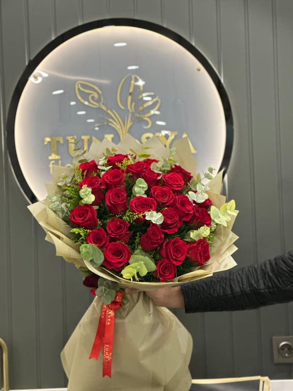 Kırmızı Gül, Anastasia & Top Biçme Buketi