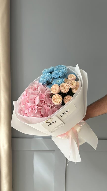 Ortanca, Krizantem ve Çardak Gül – Zarif Dokunuş