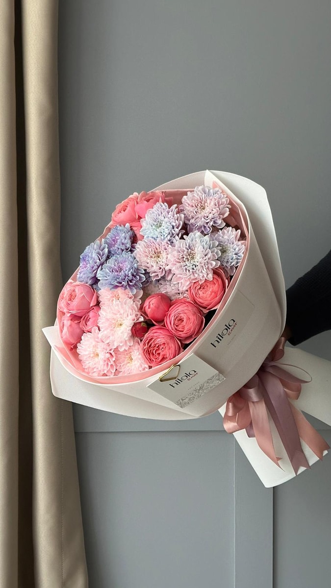 Silva Pink Saray Gülleri & Altaj Krizantemler – Elegant Whisper