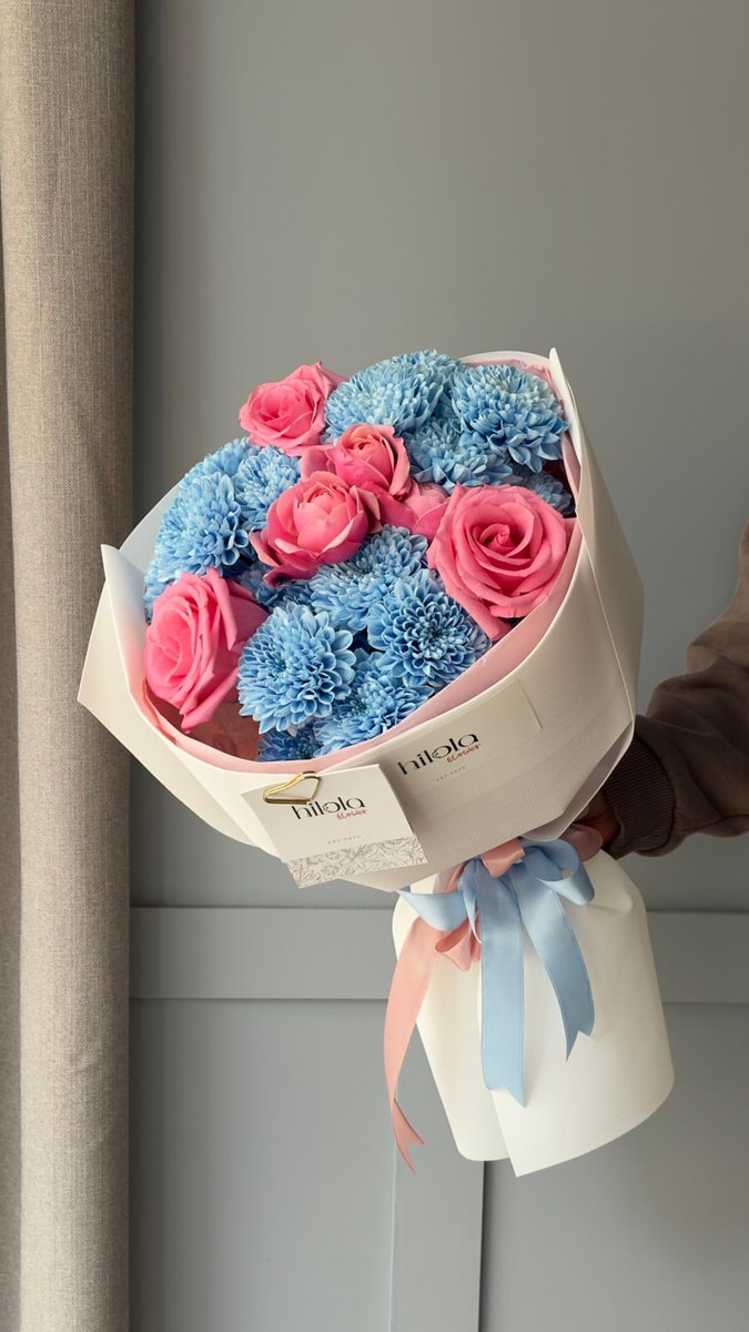 Mavi Krizantem ve Pembe Güller Buketi