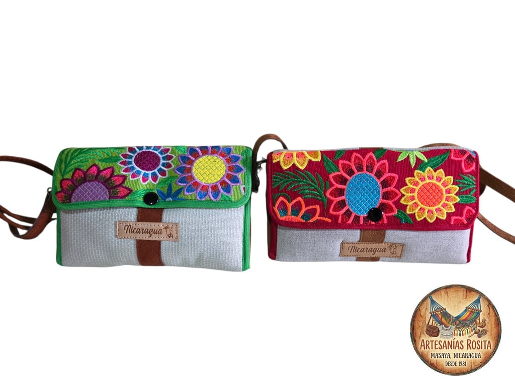 Billetera bordada con flores y correa de cuero