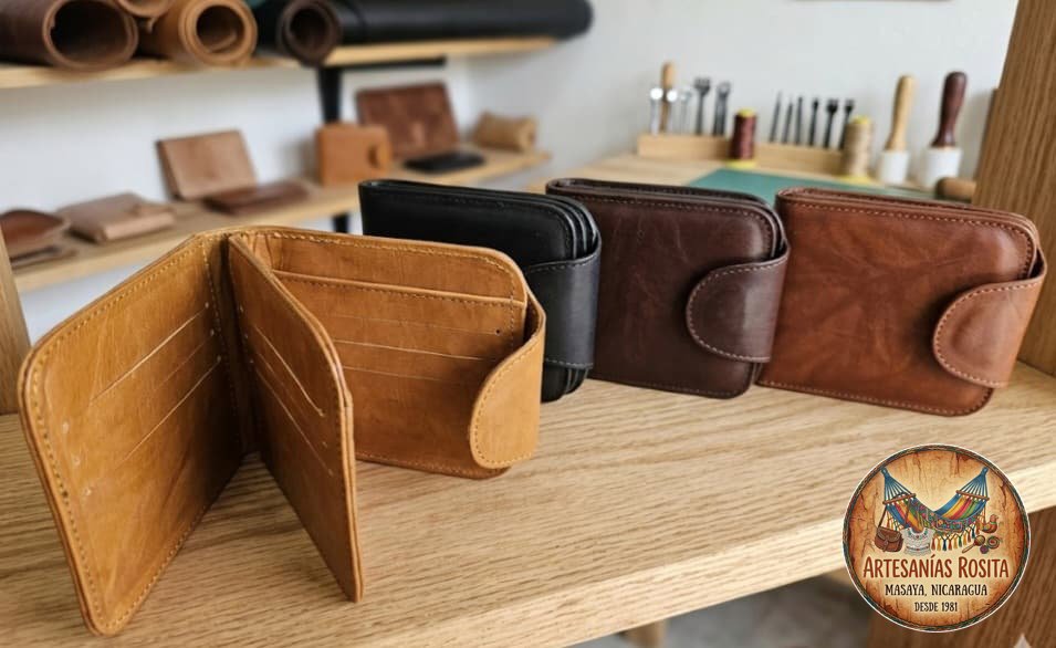 Billetera de cuero con broche