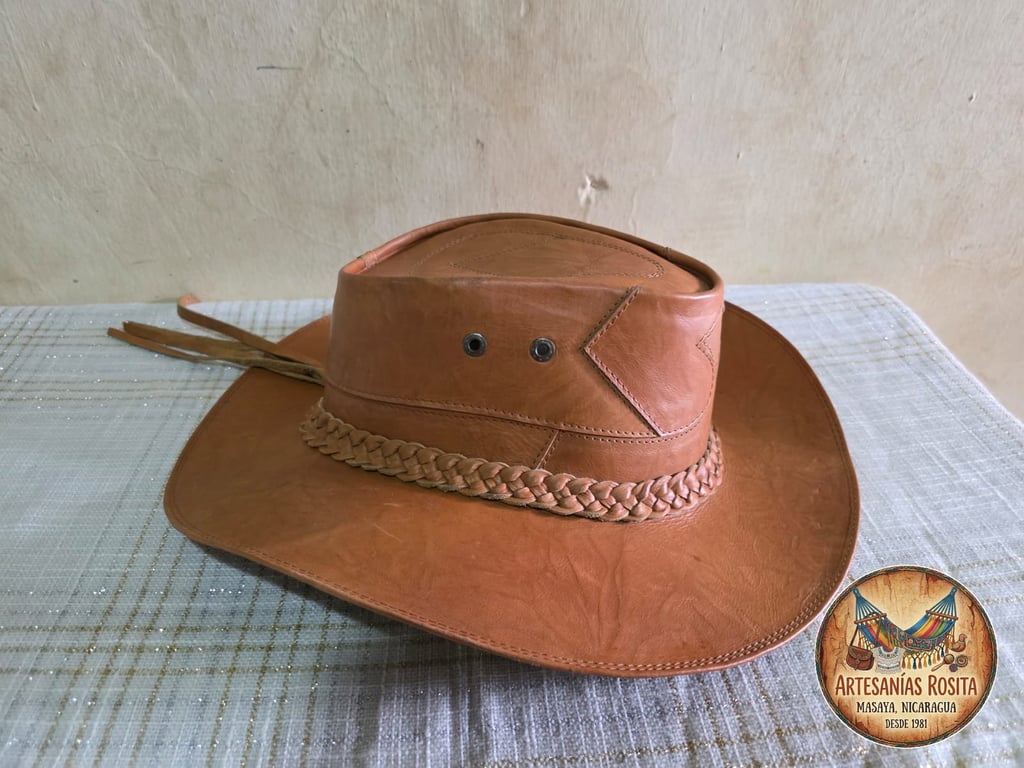 Sombrero de cuero artesanal