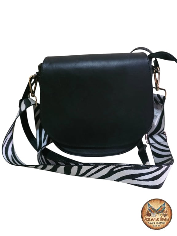 Bolso Crossbody de Cuero Negro con Correa Animal Print