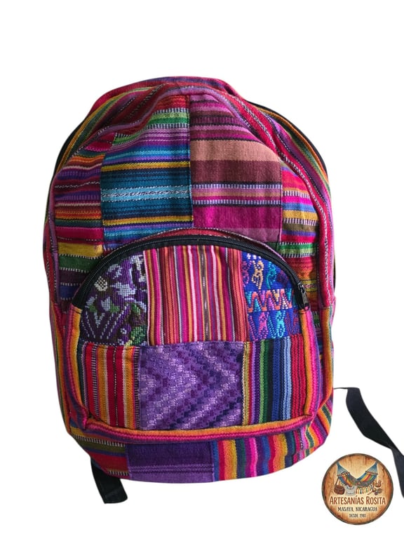 Mochila artesanal de tela multicolor