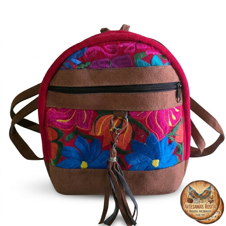 Mochila artesanal bordada con flores