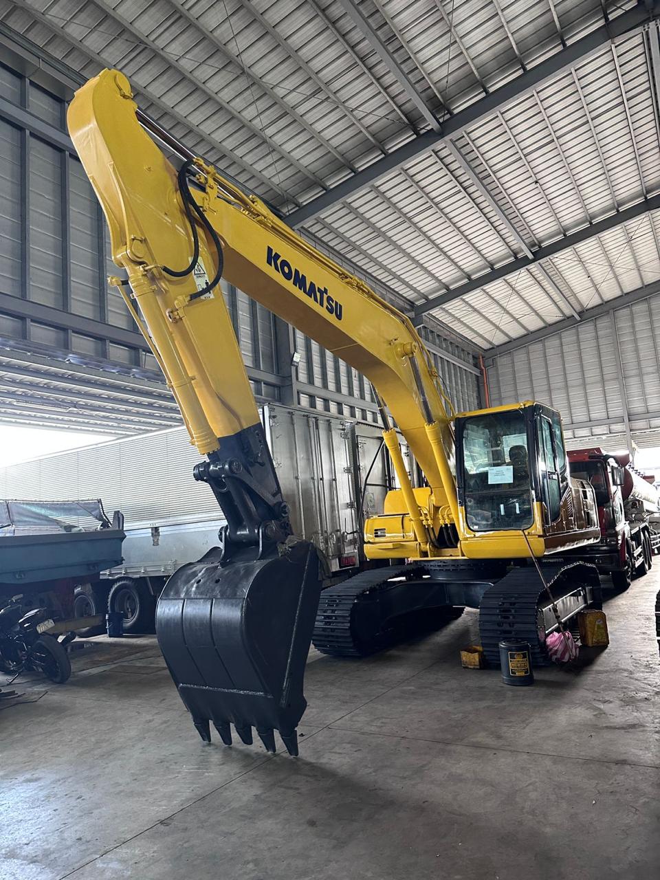 Komatsu PC200-8 Excavator