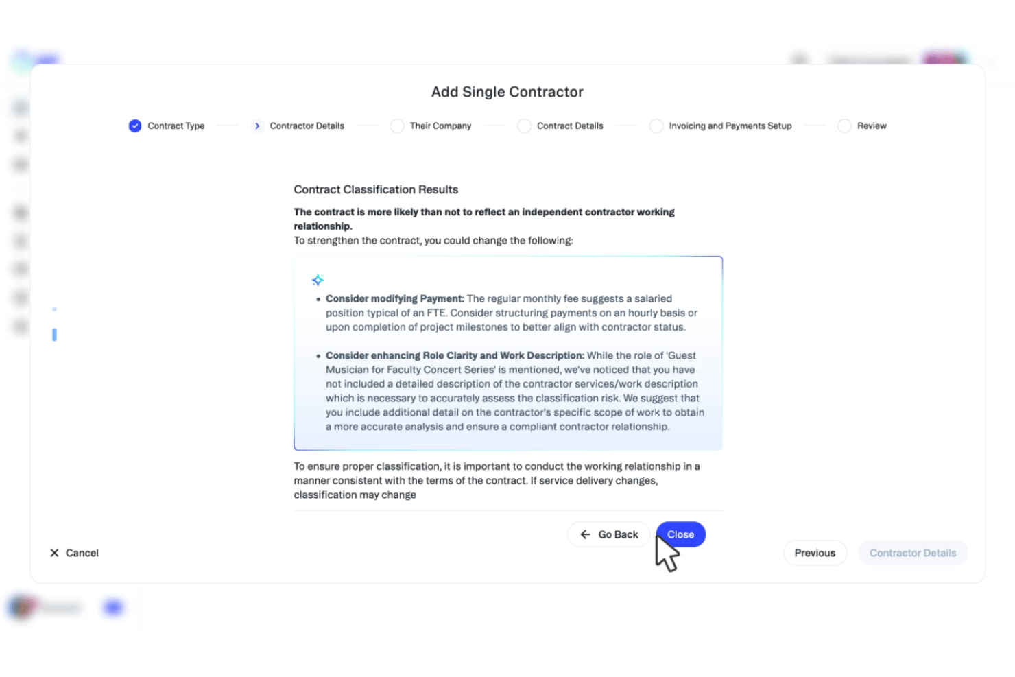 Bildschirm mit den Ergebnissen der Vertragsklassifizierung, der in einem mehrstufigen Formular Vorschläge zur Compliance für Auftragnehmer anzeigt.