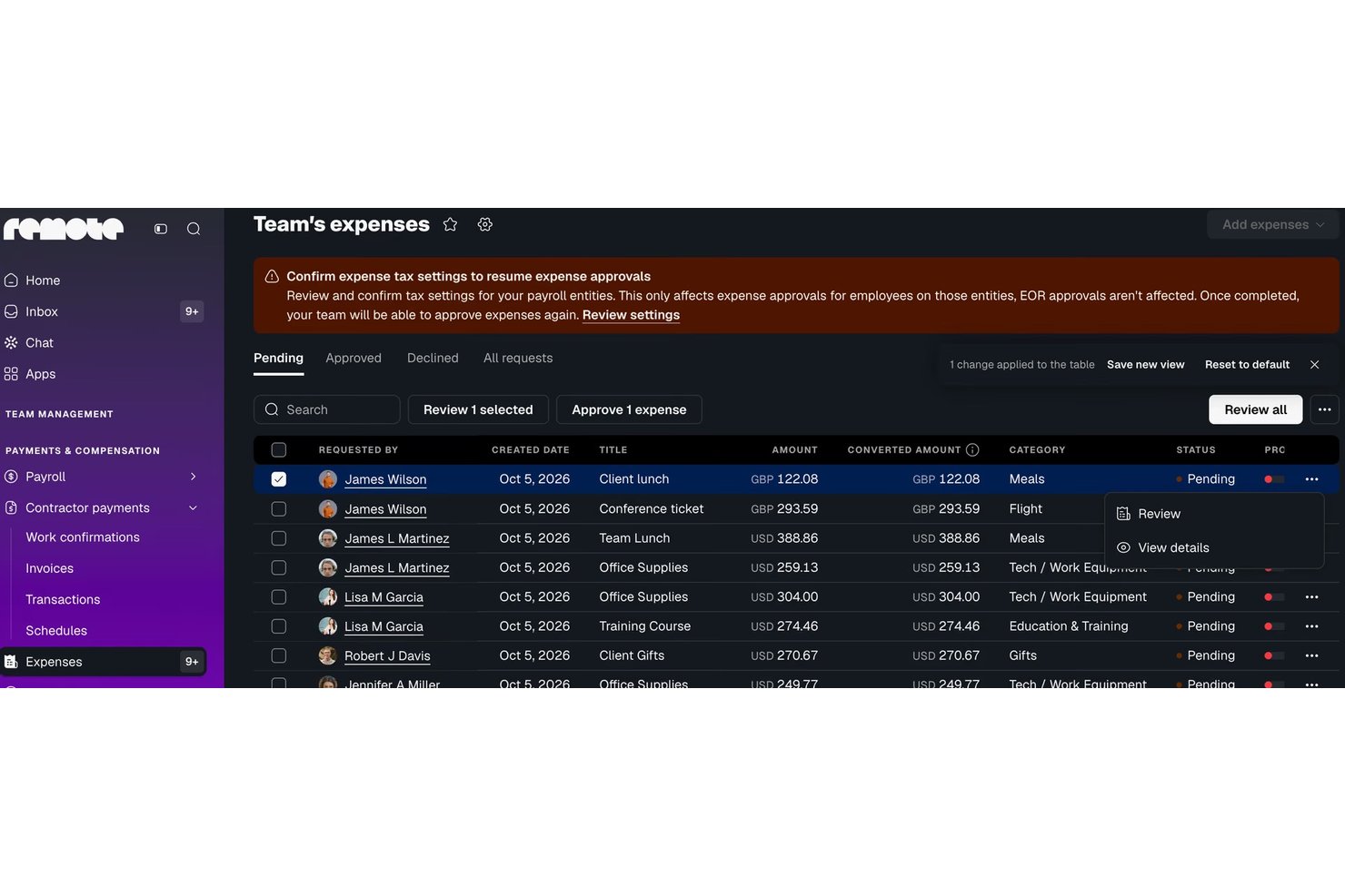 Panel de equipos de la plataforma Remote que muestra 125 empleados activos con detalles de salario y puesto.