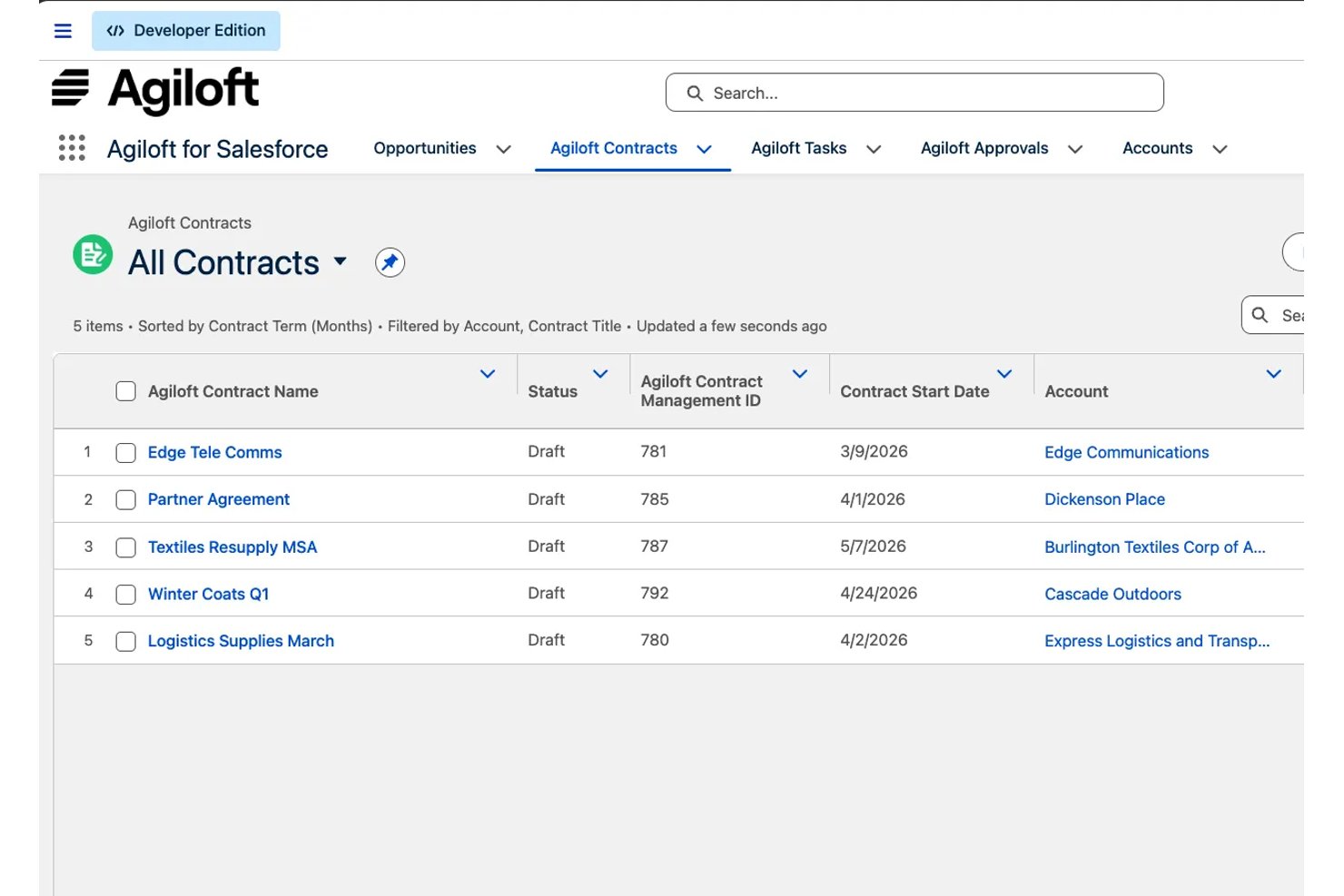 Agiloft för Salesforce som visar en lista med fem utkast till avtal med datum och konton.