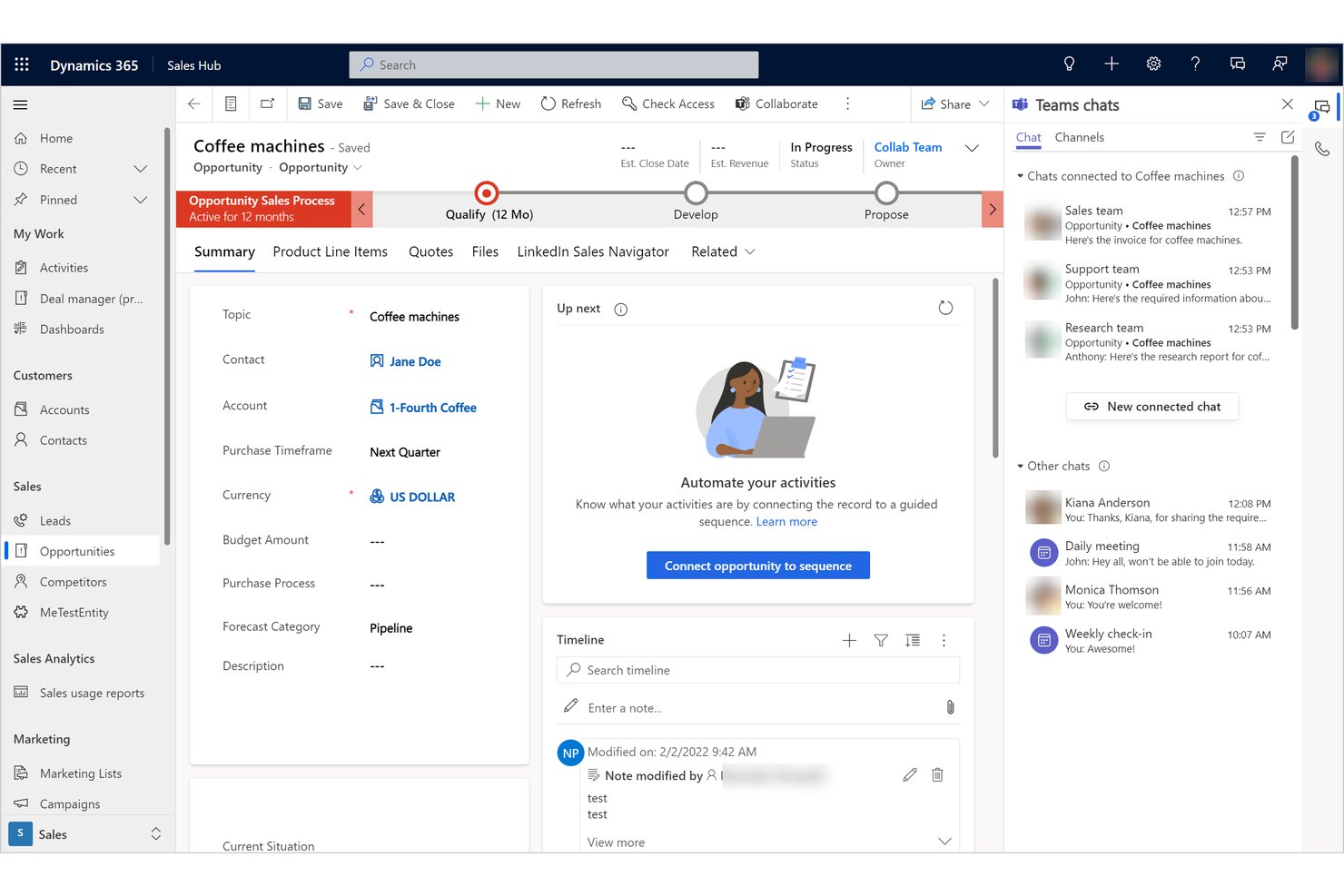 Microsoft Dynamics 365 Sales Hubin myyntimahdollisuuden tietue, jossa Teams-keskustelupaneeli on avattu ja yhdistetyt keskustelut näkyvät.