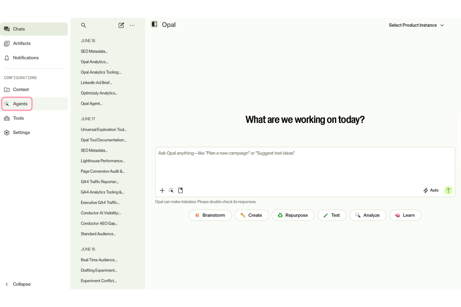Opal AI-chatinterface met zijbalknavigatie met chats, agents, tools en actieknoppen.