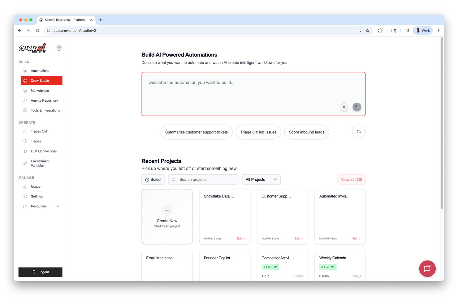 CrewAI Enterprise Crew Studio-dashboard met automatiseringsbouwer en recente projecten.