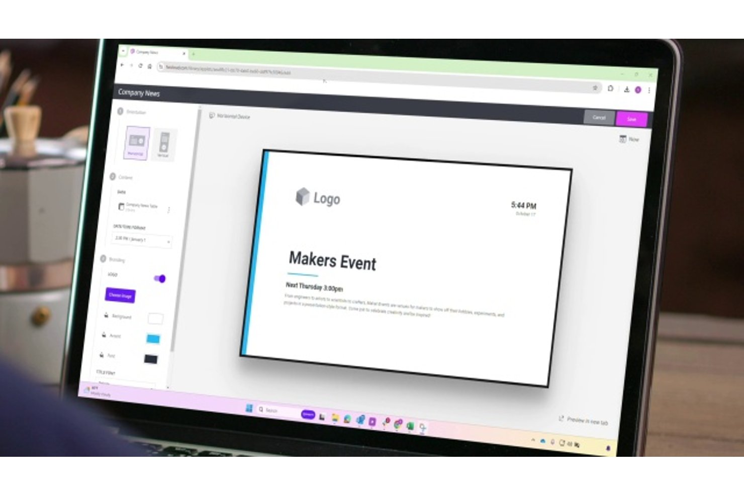 Poppulos redigerare för digital skyltning visar en tillkännagivandeskärm för Makers-evenemanget.