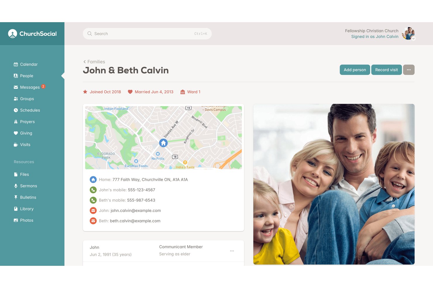 Seite mit dem Familienprofil von ChurchSocial, die Kontaktinformationen, eine Karte und Mitgliederdetails zeigt.
