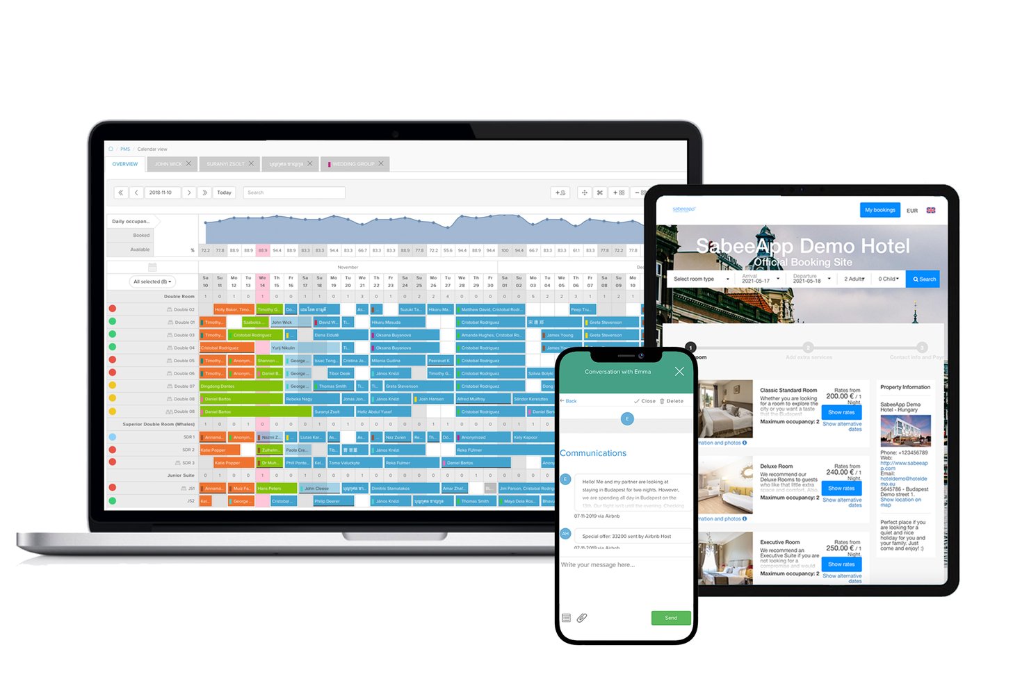 Logiciel de gestion hôtelière SabeeApp affiché sur les écrans d'un ordinateur portable, d'une tablette et d'un smartphone.