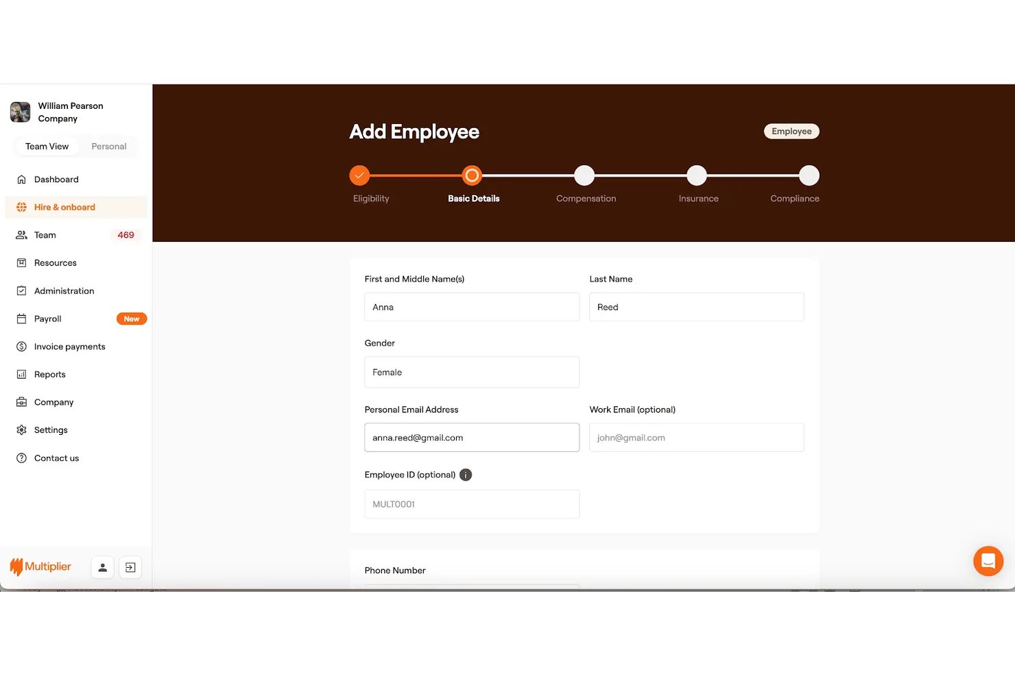 Formulaire d'ajout d'un employé de Multiplier affichant les champs des informations de base pour le nom, le sexe et l'adresse e-mail.