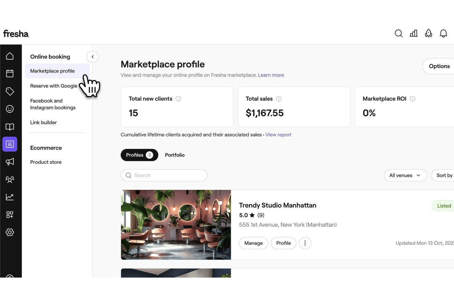 Dashboard di Fresha che mostra il profilo sul mercato online con statistiche sui clienti e gli elenchi delle sedi.
