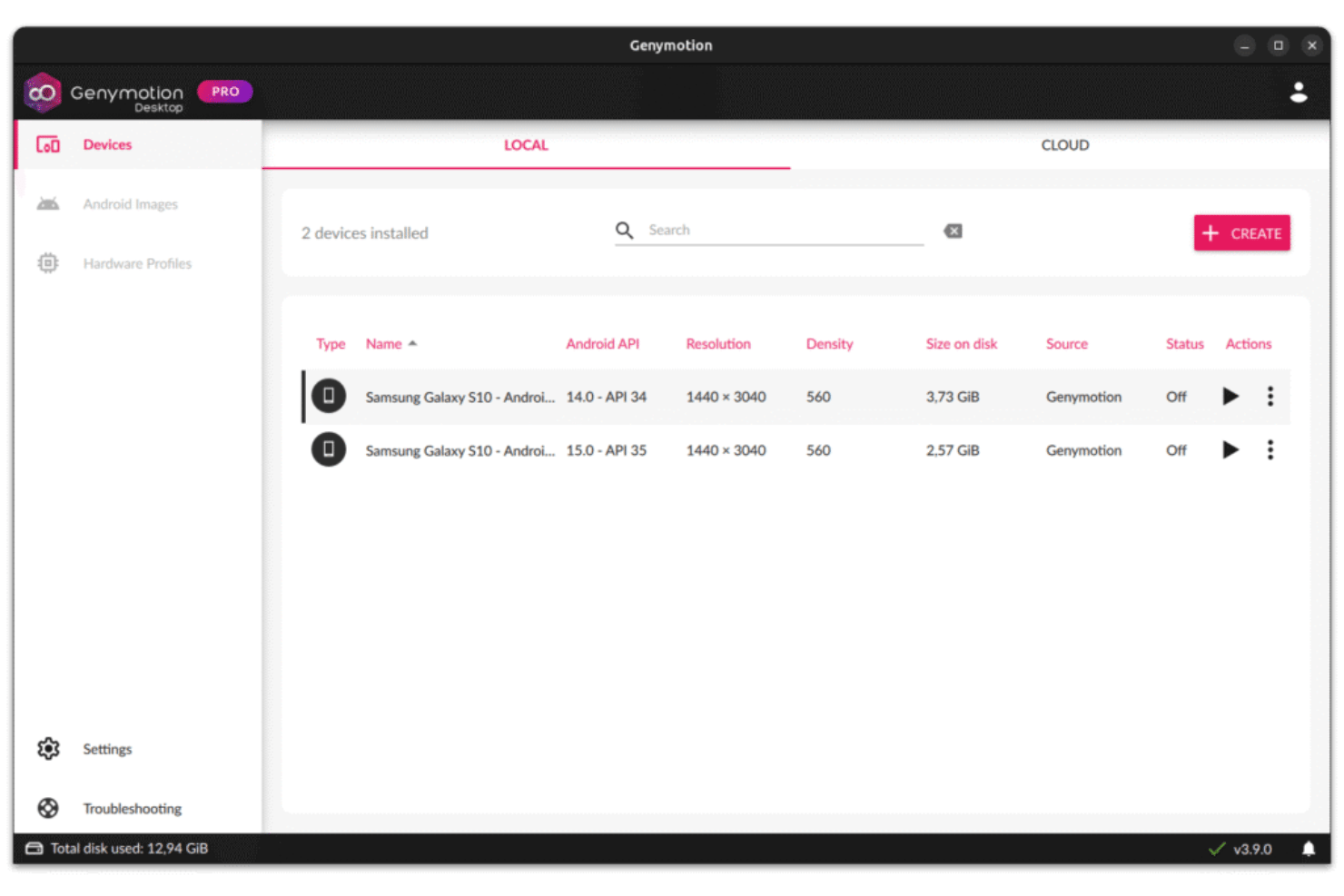 Genymotion Desktop Pro affichant deux appareils virtuels Samsung Galaxy S10 installés localement.