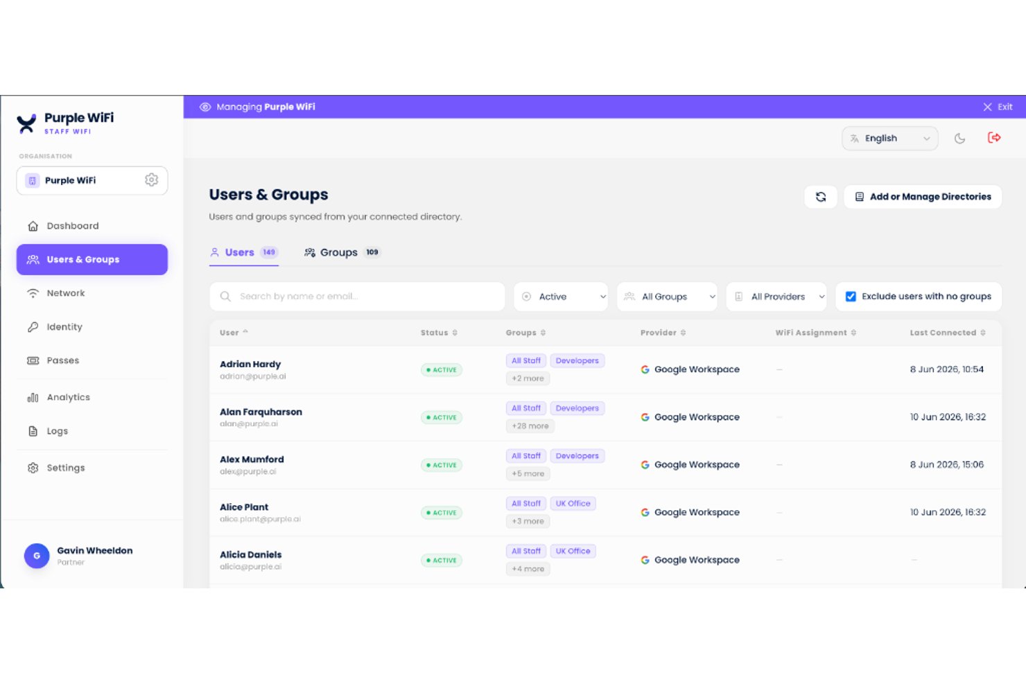 Purple-wifidashboard met de lijst Gebruikers en groepen, inclusief actieve status en providerdetails.