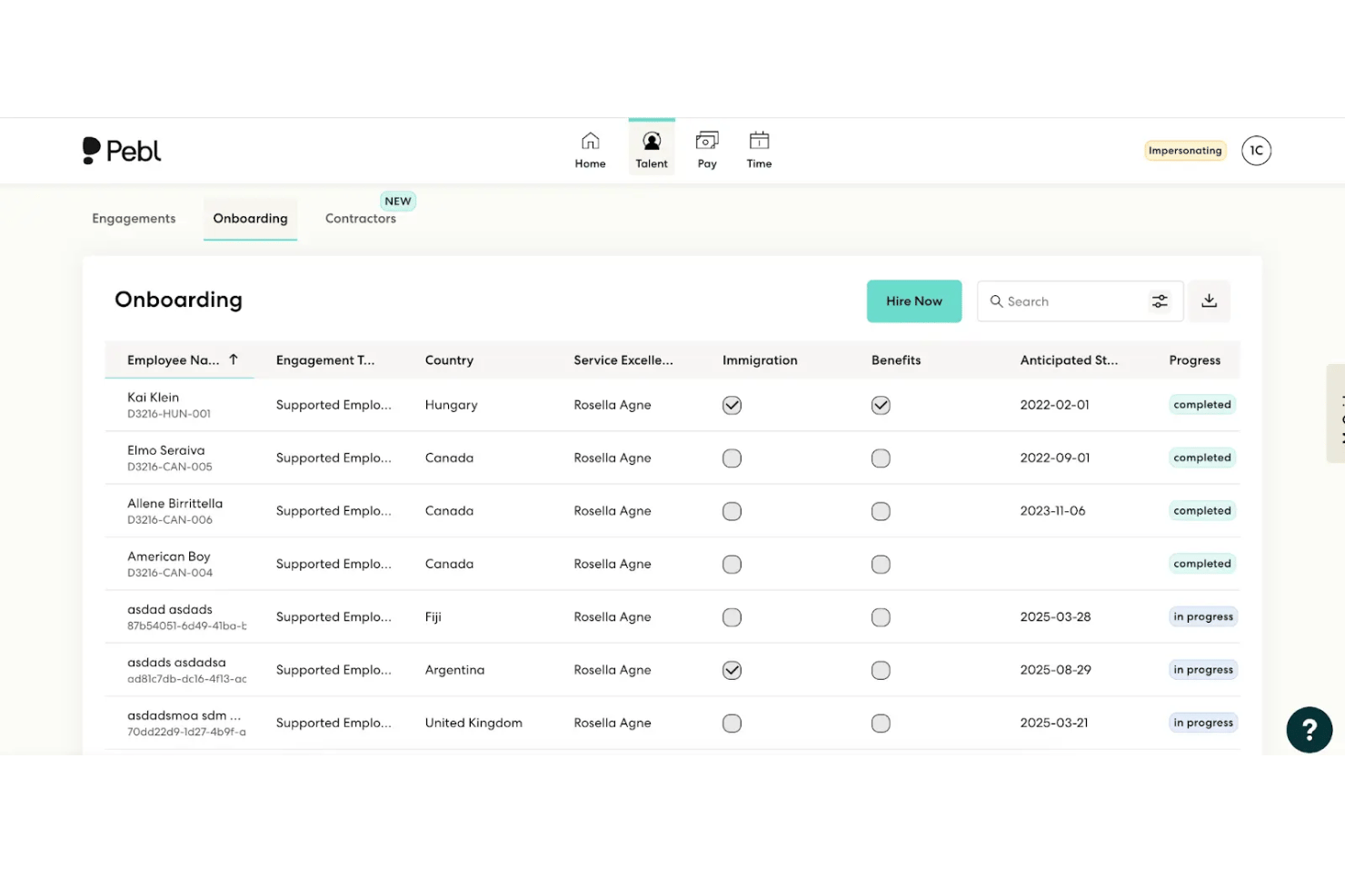 Dashboard per l'inserimento di Pebl che mostra un elenco di dipendenti con Paese, immigrazione, benefit e stato dei progressi.