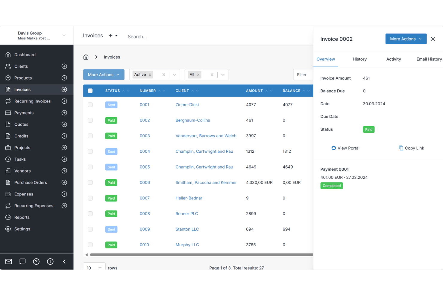 Invoice-Ninja-Dashboard mit einer Rechnungsliste einschließlich Status und Beträgen sowie einem Bereich mit Zahlungsdetails.