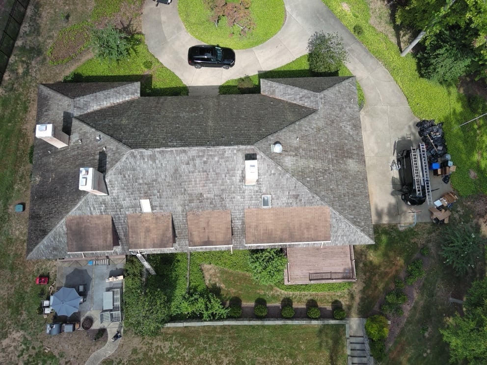 A bird's eye view of a house

Description automatically generated