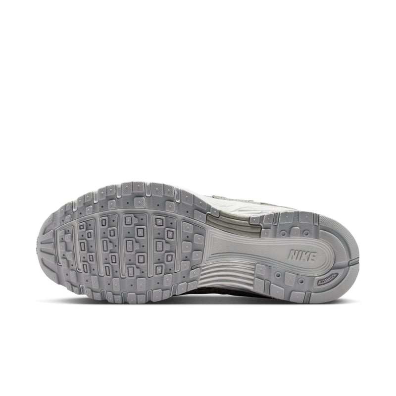 Nike P-6000 SE ‘Snakeskin’ sneakers "Off-White & Cool Grey" | Dame | Sportstyle | 01 | SPORTSHOWROOM