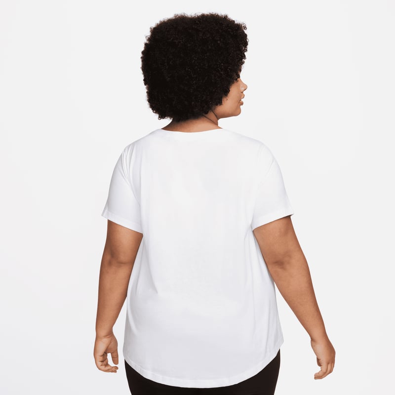 Nike Club Essentials FD0646-100 02