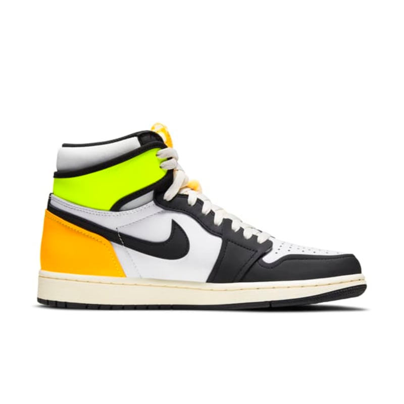 Jordan 1 Retro High OG 555088-118 03