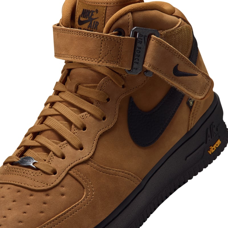 Superge Nike Air Force 1 Mid '07 GORE-TEX Vibram "Wheat & Black" | Moški | Sportstyle | 07 | SPORTSHOWROOM