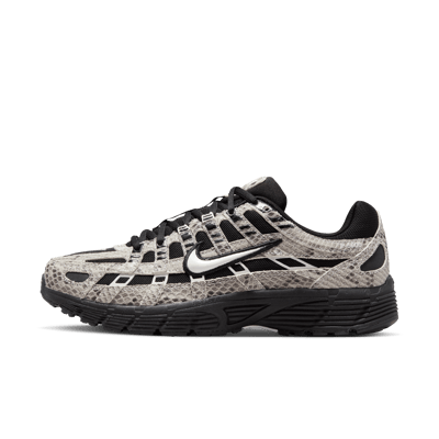 Nike P-6000 SE ‘Snakeskin’ sneakers "Summit White & Black" | Dame | Sportstyle | 00 | SPORTSHOWROOM
