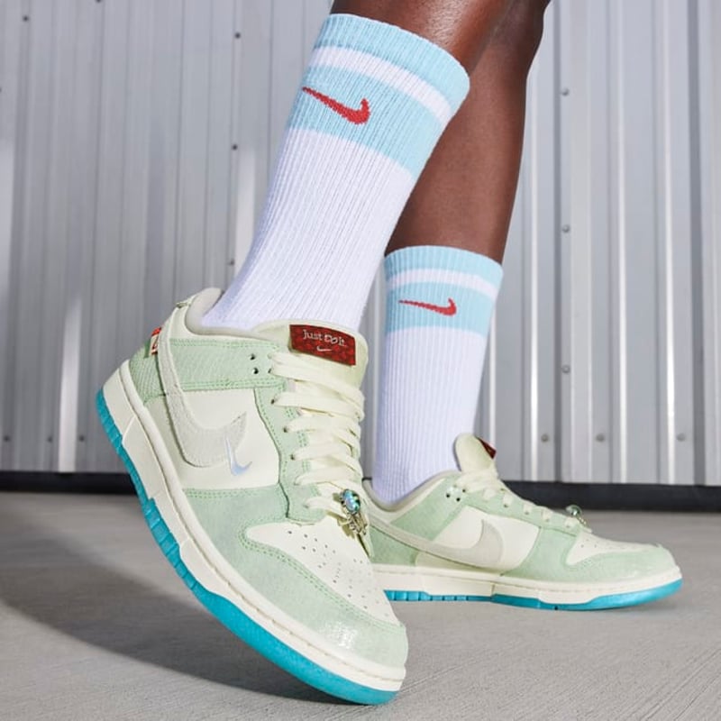 Nike Dunk Low LX FZ5065-111 02