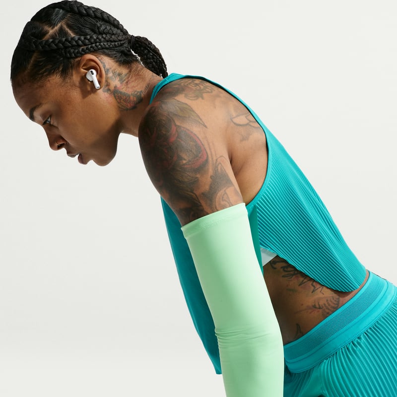 Nike AeroSwift Dri-FIT ADV Cropped Tanktop "Energy & Lemon Venom" | Dames | Hardlopen | 03 | SPORTSHOWROOM