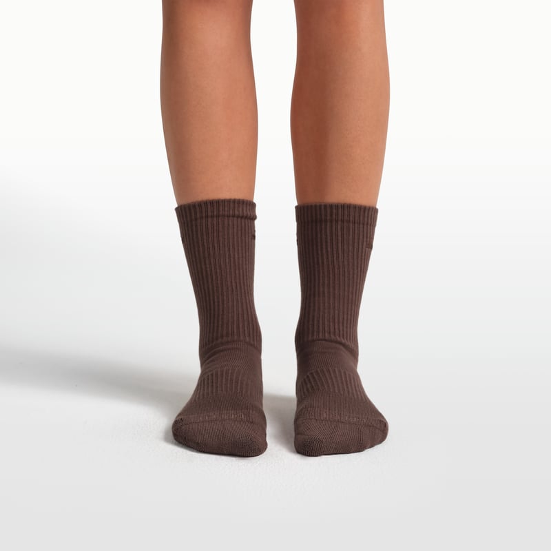 NikeSKIMS Pilates Crew IV3354-250 02