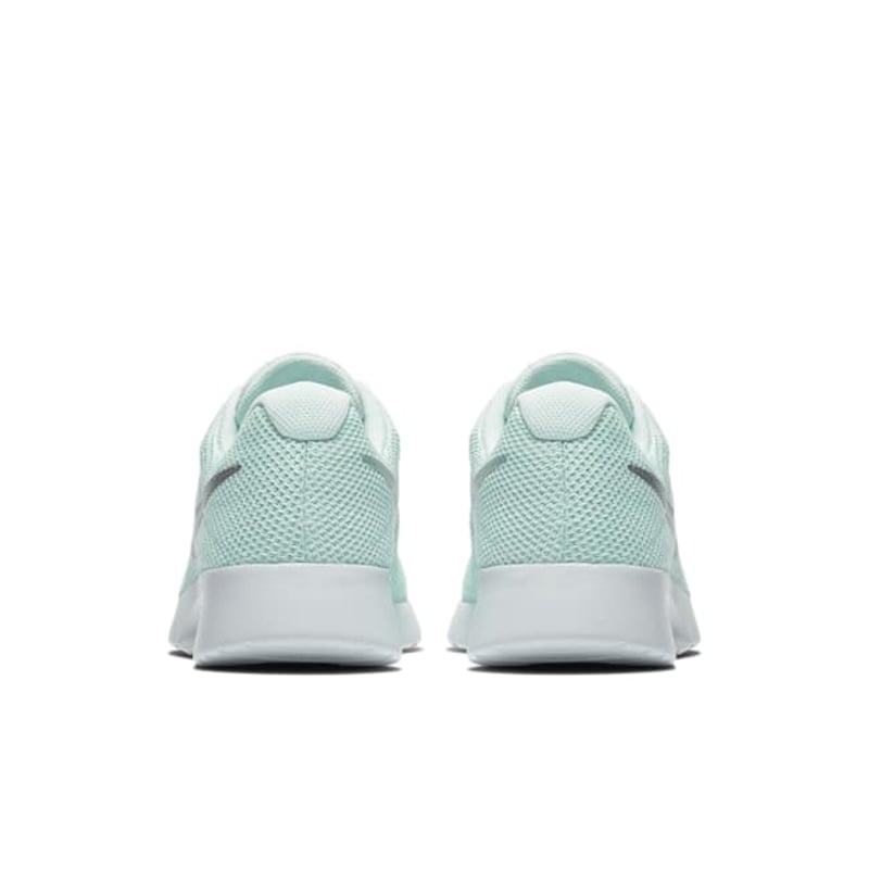 Nike Tanjun AV8372-300 06