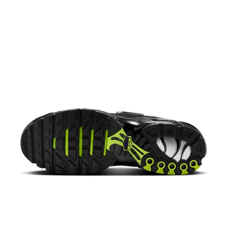 Nike Air Max Plus FJ2591-001 02