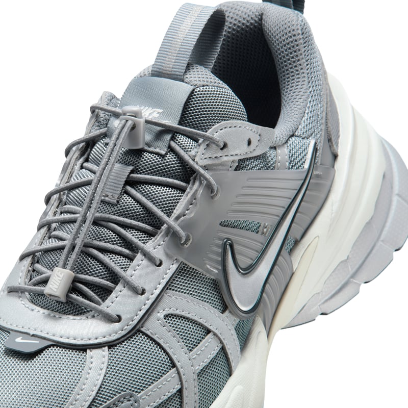 Обувки Nike V2K Run "Cool Grey & Photon Dust" | Жени | Sportstyle | 07 | SPORTSHOWROOM