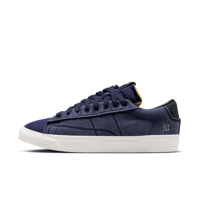 Nike Blazer Low x Book ‘Detroit Tigers’ sneakers "College Navy & Dark Obsidian" | Heren | Sportstyle | 01 | SPORTSHOWROOM