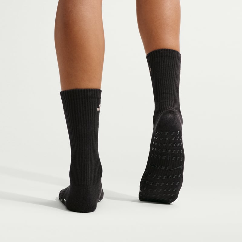 NikeSKIMS Pilates Crew IV3354-024 03